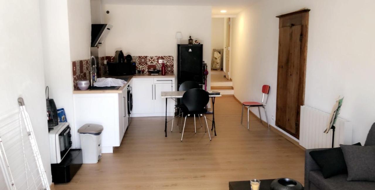 Hébergement de vacances Maison Au Centre D'un Village Typique